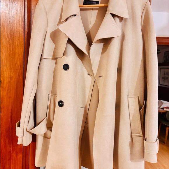 Elegant Beige Trench Coat - Picture 3 of 6
